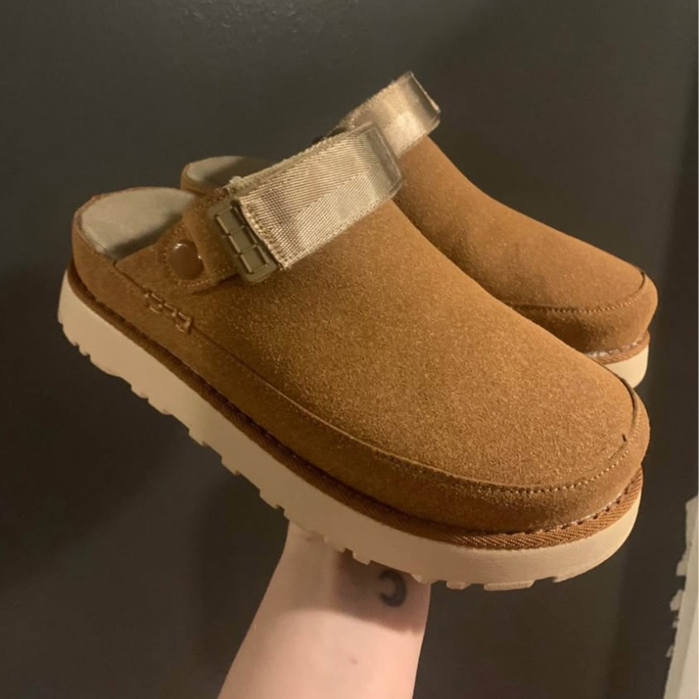Women's Tan Suede Clogs
